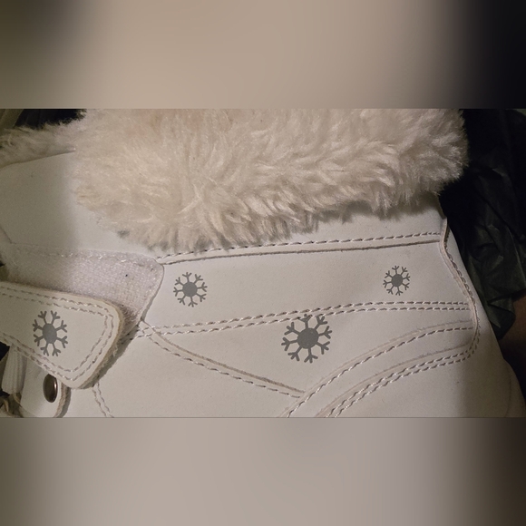 Ashion Women's (Sz 10) Warm Fur-Lined Snow Boots w/Hook & Loop Straps - Picture 4 of 5